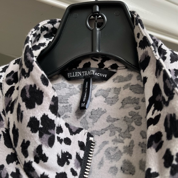Ellen Tracy sweat jacket leopard. - Picture 3 of 3